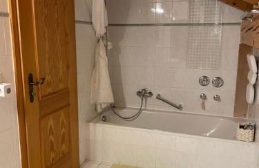 Dachgeschosswohnung mit traumhaftem Zugspitzblick bei Garmisch - Foto 14