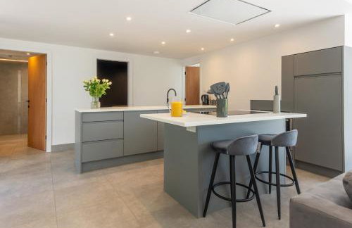 Perfect Family Retreat with Hot Tub, Nr the Lakes - Foto 16