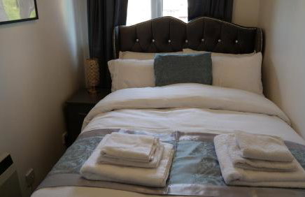Milton Keynes Luxury Short Stay House with WIFI and Free Parking - Photo 26