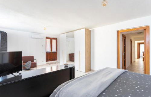 Spacious 3-Bedroom Apartment with Courtyard in Tempio Pausania - Perfect for Families - Foto 20