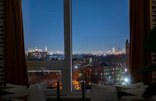 Bright and Bold Escape with NYC Views and Free Parking, Sleeps 9 and 2 Baths - Foto 2