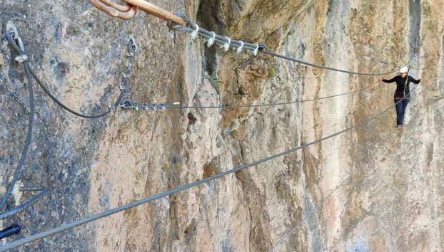 Percorrendo la via ferrata