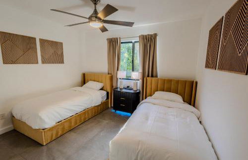 Luxury Scottsdale Retreat with Heated Pool, Hot Tub, Fire Pit & Game Room & Sleeps 12 - Foto 24