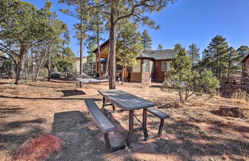 Hot Tub & Ponderosa Views! Luxe Cabin in Lakeside - Foto 31