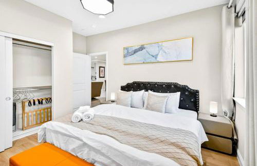 Spacious 6BR Stay with Parking and Near DTLA - Foto 55