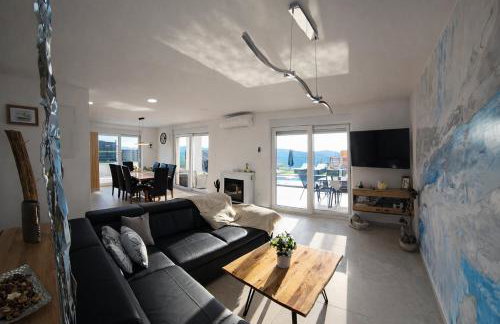 Entire Vacation Home - Heated Pool,Jacuzzi & Sauna - Photo 4