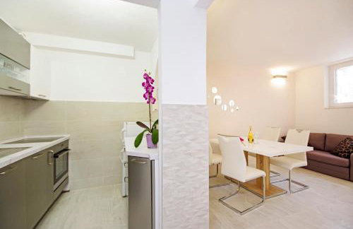 Split Symphony Garden: Modern, new Apartment (4+1), 5 min walk to ˝Firule˝ SAND BEACH, 12 min walk to CITY CENTER - Foto 13