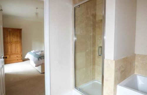 East Wing - Photo 11