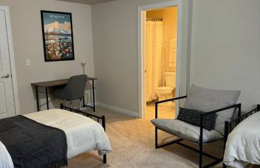 Elegant & Modern Plymouth 3-bed 25-bath Townhome - Foto 18