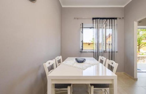 2 Bedroom Nice Apartment In Viskovo - Foto 3