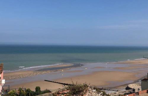 Stunning Cromer beach house with sea views - Photo 12