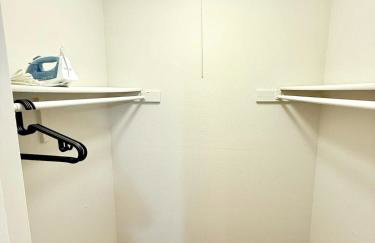 Central 1BR Retreat by Hospital and tollway - Photo 17