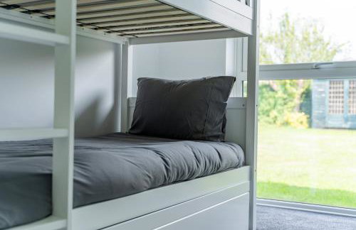 Jodi's Bungalow - Garden and Parking - Foto 7