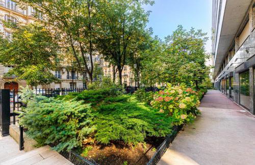 Family apartment at the foot of the Eiffel Tower - Photo 7