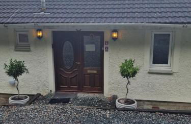 WATERSIDE 3 BED COTTAGE, HOT TUB, SAUNA, PVT BEACH - Foto 3