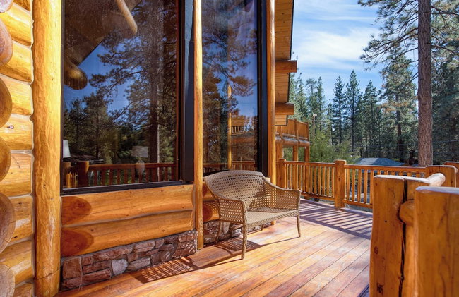 Pinetree Place by Avantstay Group Cabin w/ Hot Tub Minutes to the Lake - Photo 61