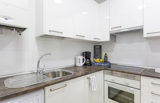 Charming Apt. Historic District - Sol - Photo 16