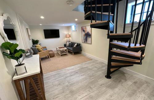 Epic Downtown Newport 6BR Whole House w Parking - Foto 18