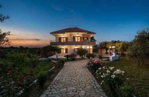 Garden House with Pool, 10min to center - Foto 1