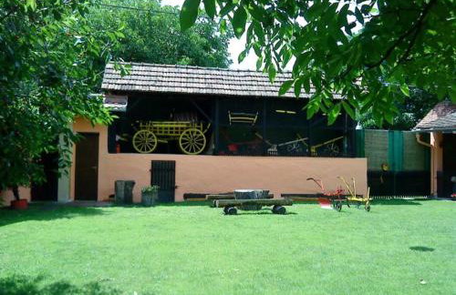 Seoski Turiziam Larva - Photo 23