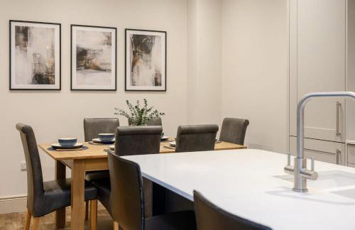 Stylish 3BR Townhouse Sleeps 6 Near City Centre - Foto 26