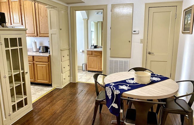 Evie's apartment - Photo 21