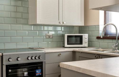 Parking - Garden - Views - M4 Work Stay - Photo 25