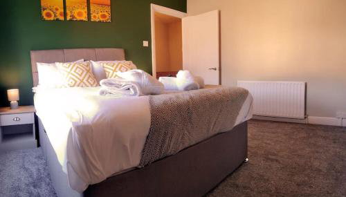 4 Bed - Parking - Near M4 - Ideal for Workers - Foto 4