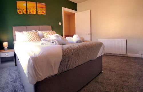 4 Bed - Parking - Near M4 - Ideal for Workers - Foto 4