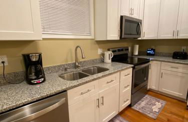 Modern 3-bedroom, big fence yard, Pets stay free - Foto 21