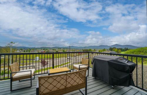 Golf Getaway, Hot Tub, EV Charger, New 2025 Build - Photo 21