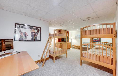 Ski-In Resort Family Condo with Deck at Jay Peak! - Foto 26