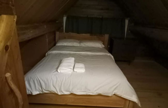 Rustic Beaverfoot Lodge Woodland Cabin - Photo 2