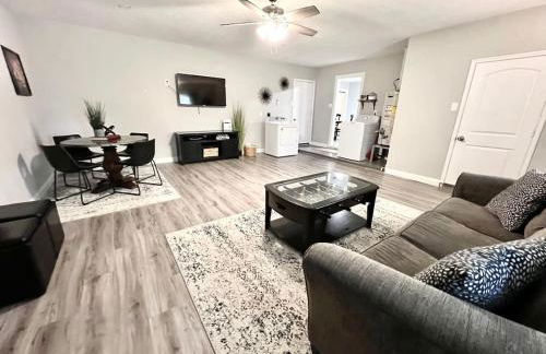 Entire 3 bedroom 1 and half bath home in Deer Park high speed wifi - Foto 5