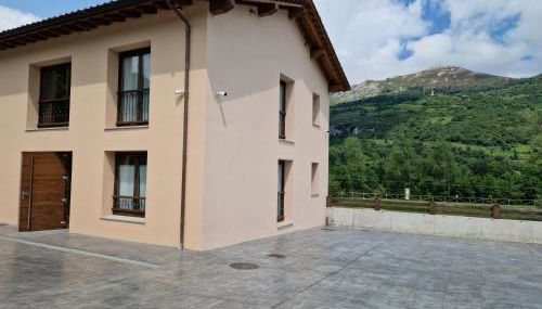 Apartamentos Villa de Panes - La Plaza - Foto 2