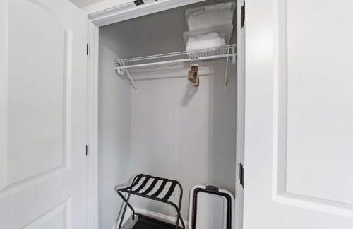 3BR 2BA Home with King Queen & Twin Beds - Foto 32