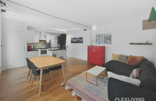 Spacious one-bedroom apartment just 1 minute walk from Montparnasse train - Foto 9