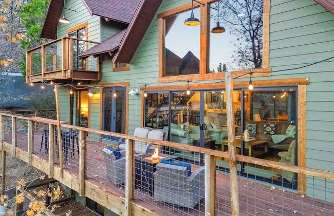 Legacy Lodge by Avantstay Upper-level Retreat Deck, Hot Tub - Foto 14