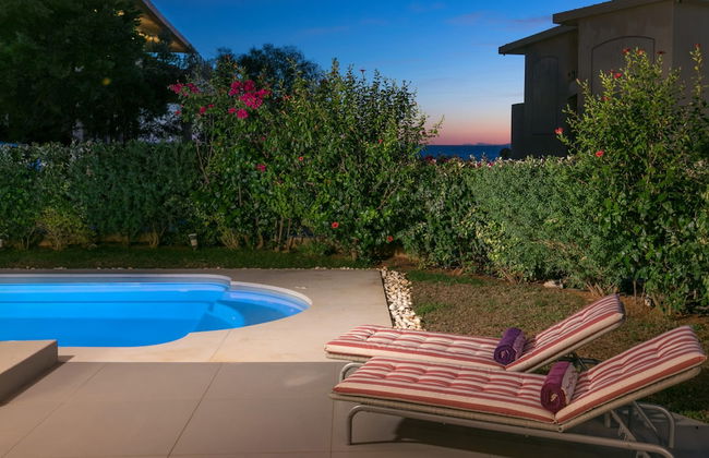 Luxurious Villa Philoxenia - Photo 19