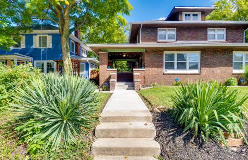 Near Family Fun! Centrally Located Indy Charmer - Foto 32