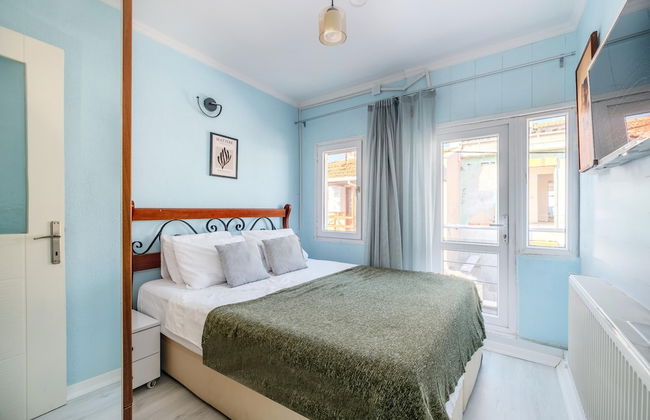 Villa With Terrace Right by the Sea in Urla - Photo 10