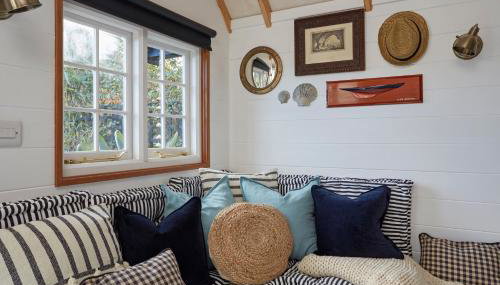 The Cabana Luxury Award Winning Tiny Home with Hot Tub and Private Garden 2 mins Walk to Ryde Beach - Foto 5