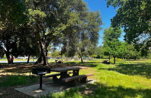 Spacious Home Steps from Huge Park and Outdoor Fun - Foto 60