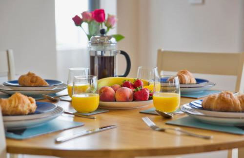 Beautiful Seaside Holiday Home - Photo 29