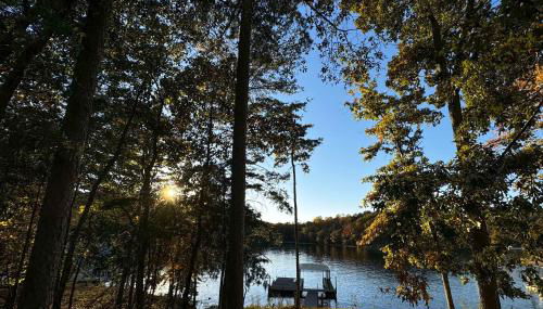 Lakefront Home with Private Boat Dock on Lake Lanier - Foto 2