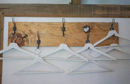 Escape to an Idyllic Countryside Couple's Retreat - Photo 28