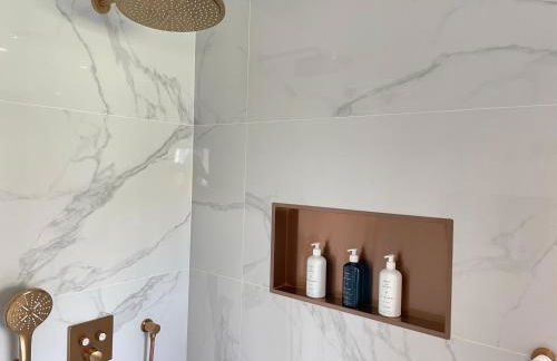 ULTIMATE LUXURY DREAM VILLA with 7 BEDROOMS, GYM, SPA and INFINITY POOL - Photo 34