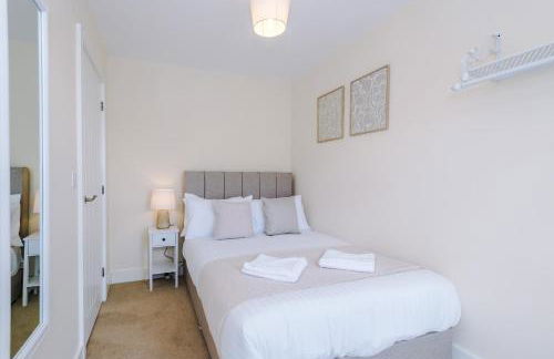 Relax in Style at Wedgwood House 3 BR Home with Garden & Parking - Foto 25
