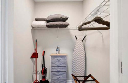 City Center Apartment, Free Parking and Great Views - Foto 16