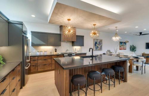 Architectural East Austin Home with Pool & Casita - Photo 8